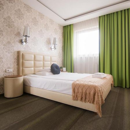 Hotel Wroblewscy เชราดซ์ ภายนอก รูปภาพ