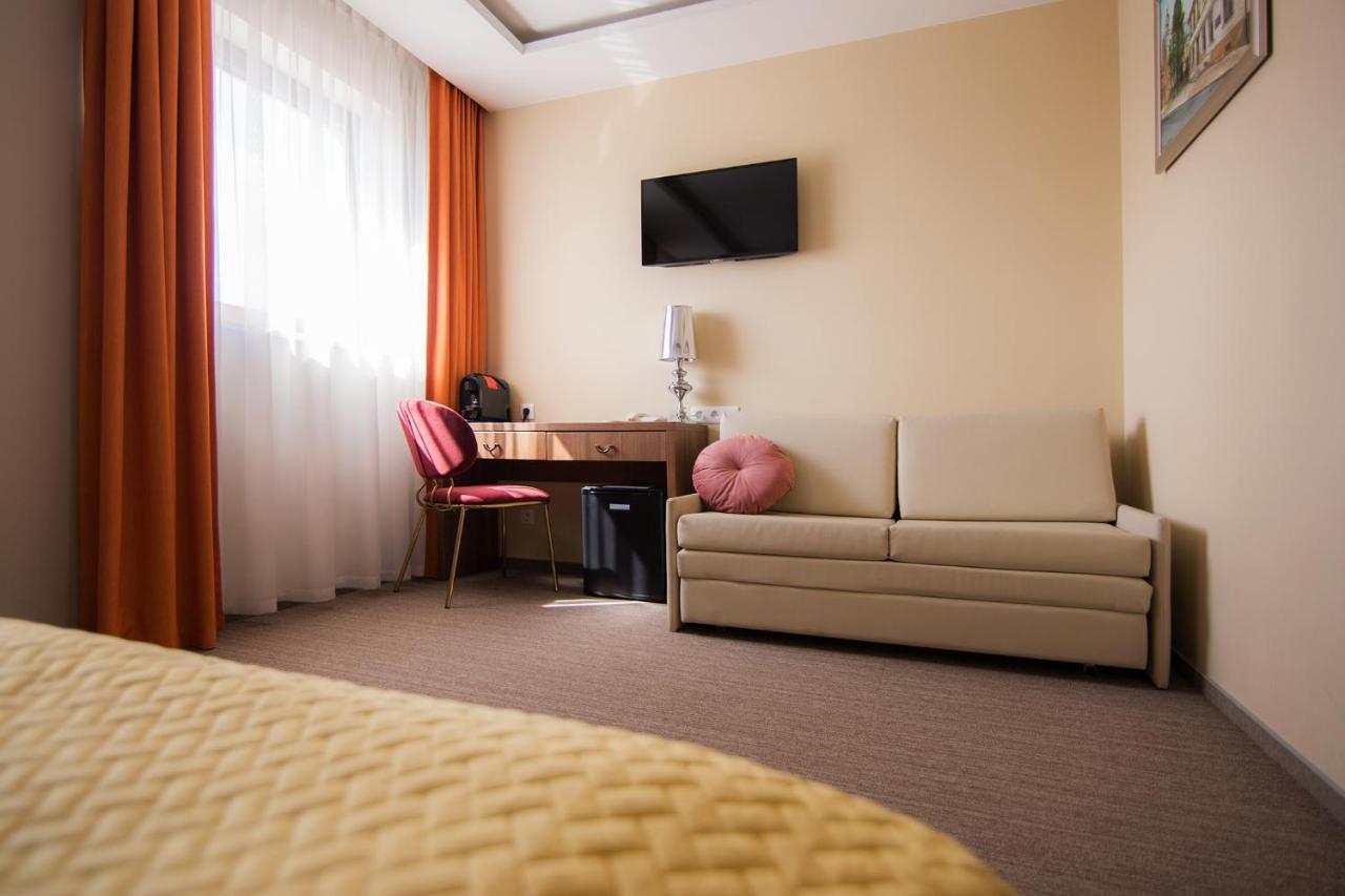Hotel Wroblewscy เชราดซ์ ภายนอก รูปภาพ
