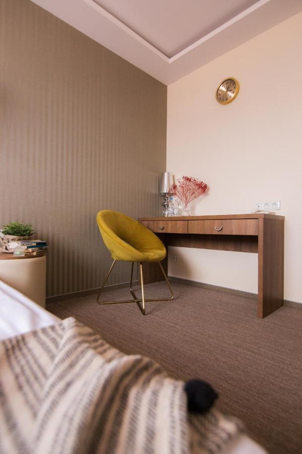 Hotel Wroblewscy เชราดซ์ ภายนอก รูปภาพ