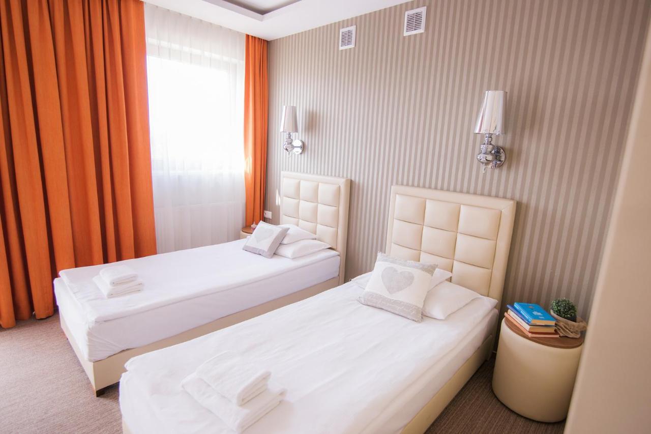 Hotel Wroblewscy เชราดซ์ ภายนอก รูปภาพ