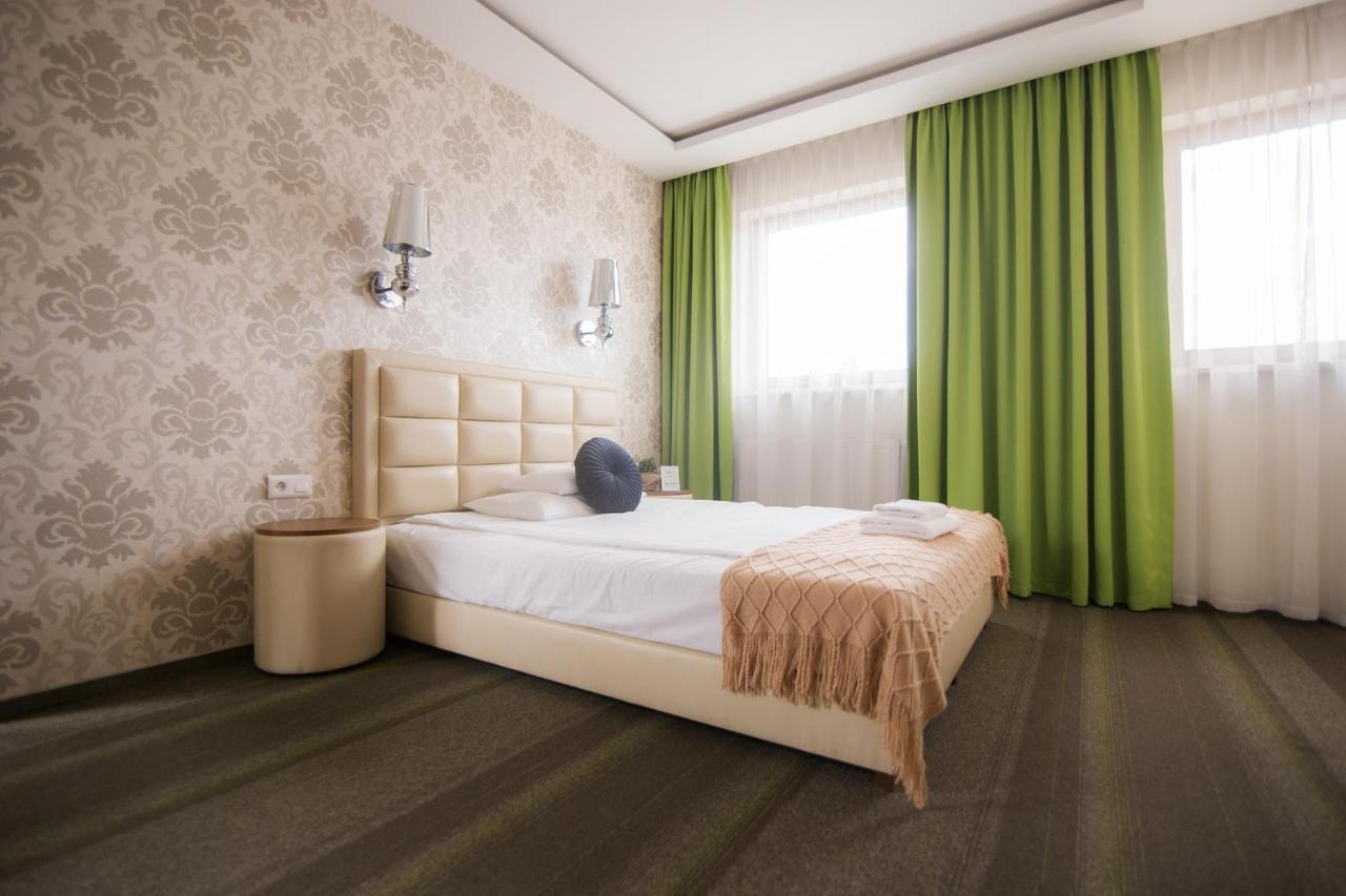Hotel Wroblewscy เชราดซ์ ภายนอก รูปภาพ