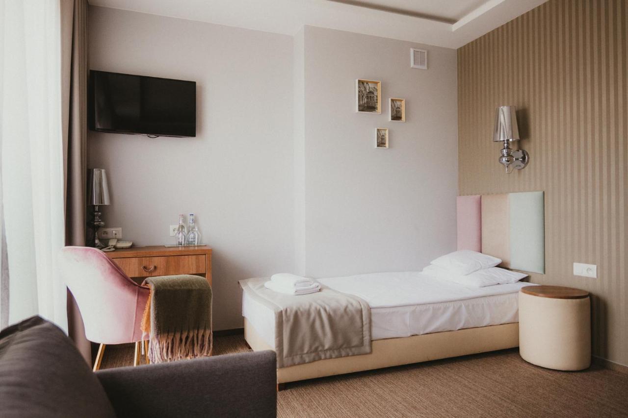 Hotel Wroblewscy เชราดซ์ ภายนอก รูปภาพ