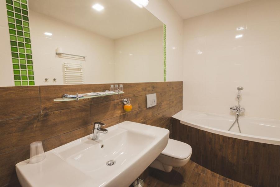 Hotel Wroblewscy เชราดซ์ ภายนอก รูปภาพ
