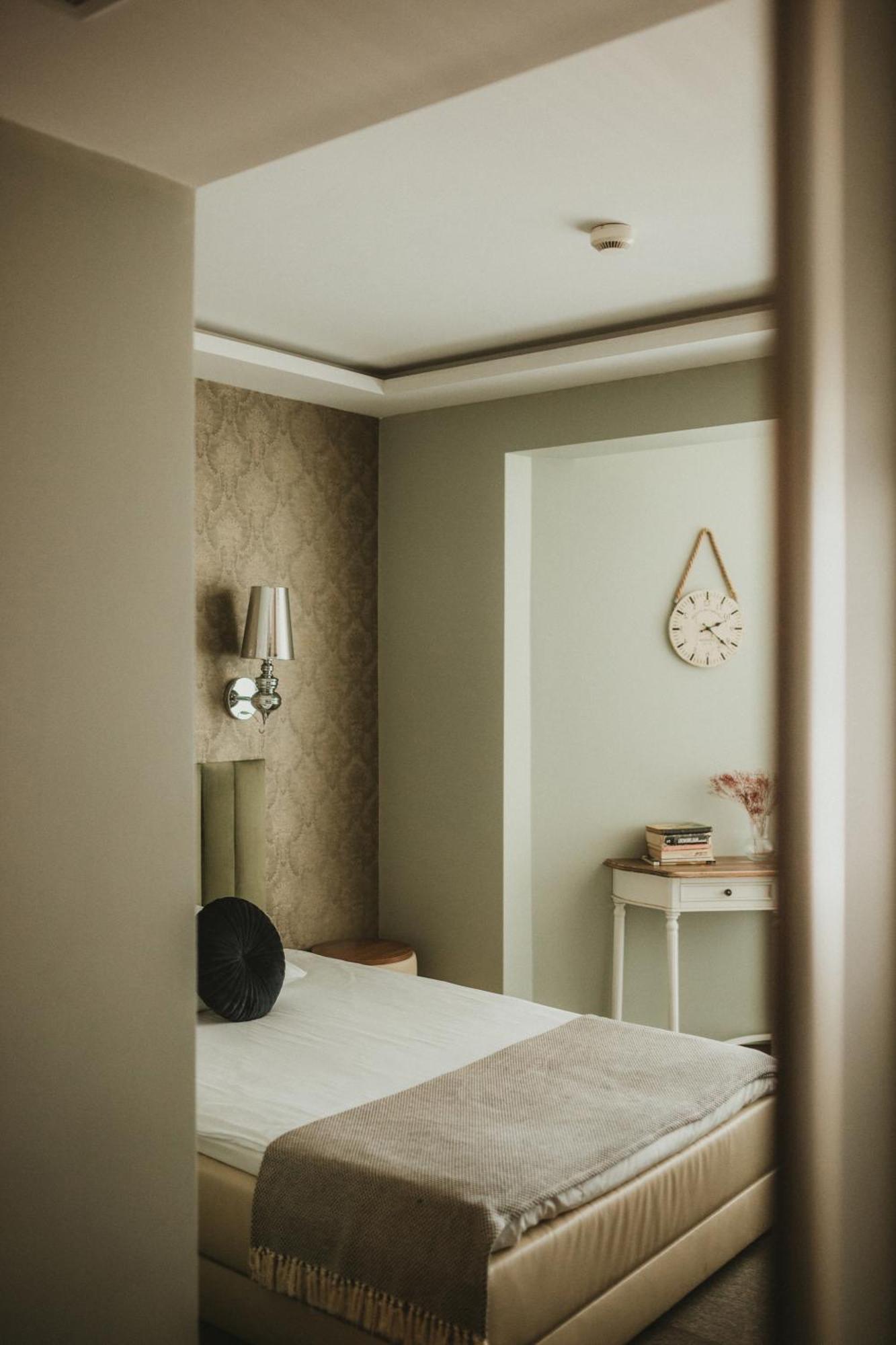 Hotel Wroblewscy เชราดซ์ ภายนอก รูปภาพ