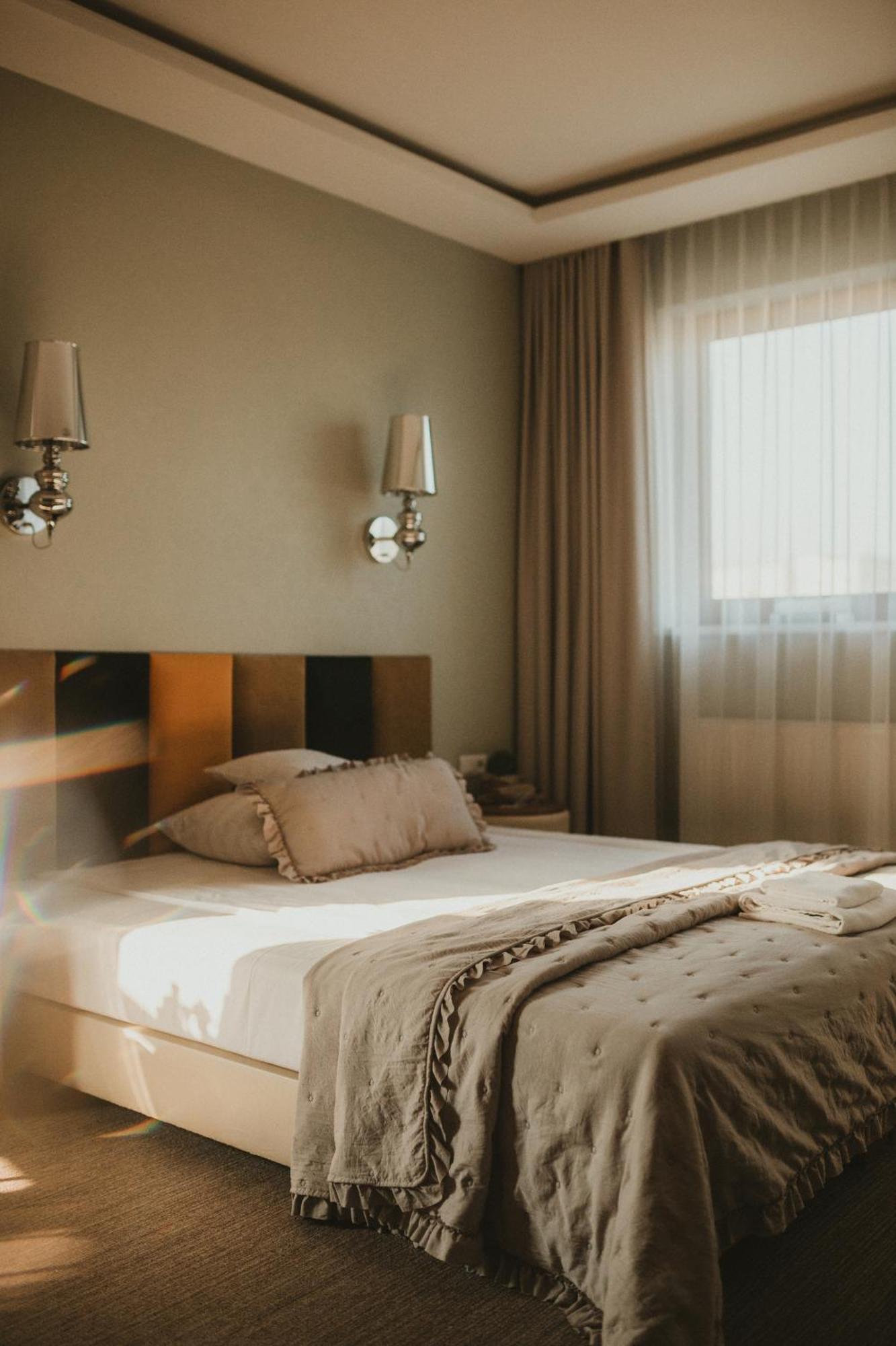 Hotel Wroblewscy เชราดซ์ ภายนอก รูปภาพ